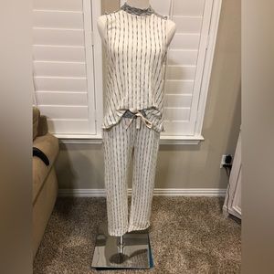 WOMEN’S “THREE DOTS” BRAND 2-PC SET – SMALL